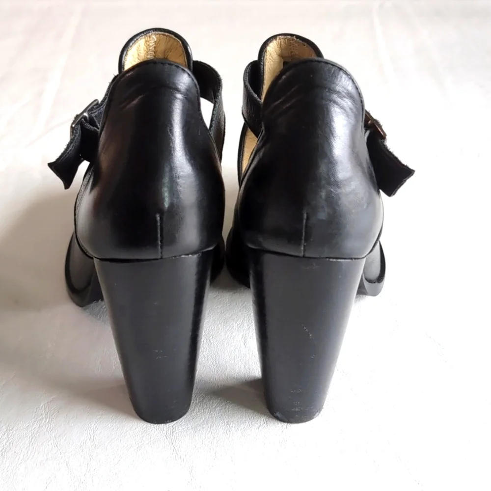 Ivylee Pointed Toe High Heeled Black Leather Moto Booties Women's Size 38